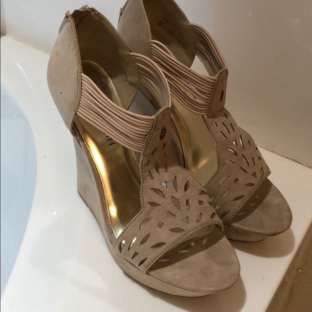 Nude Madden girl wedges